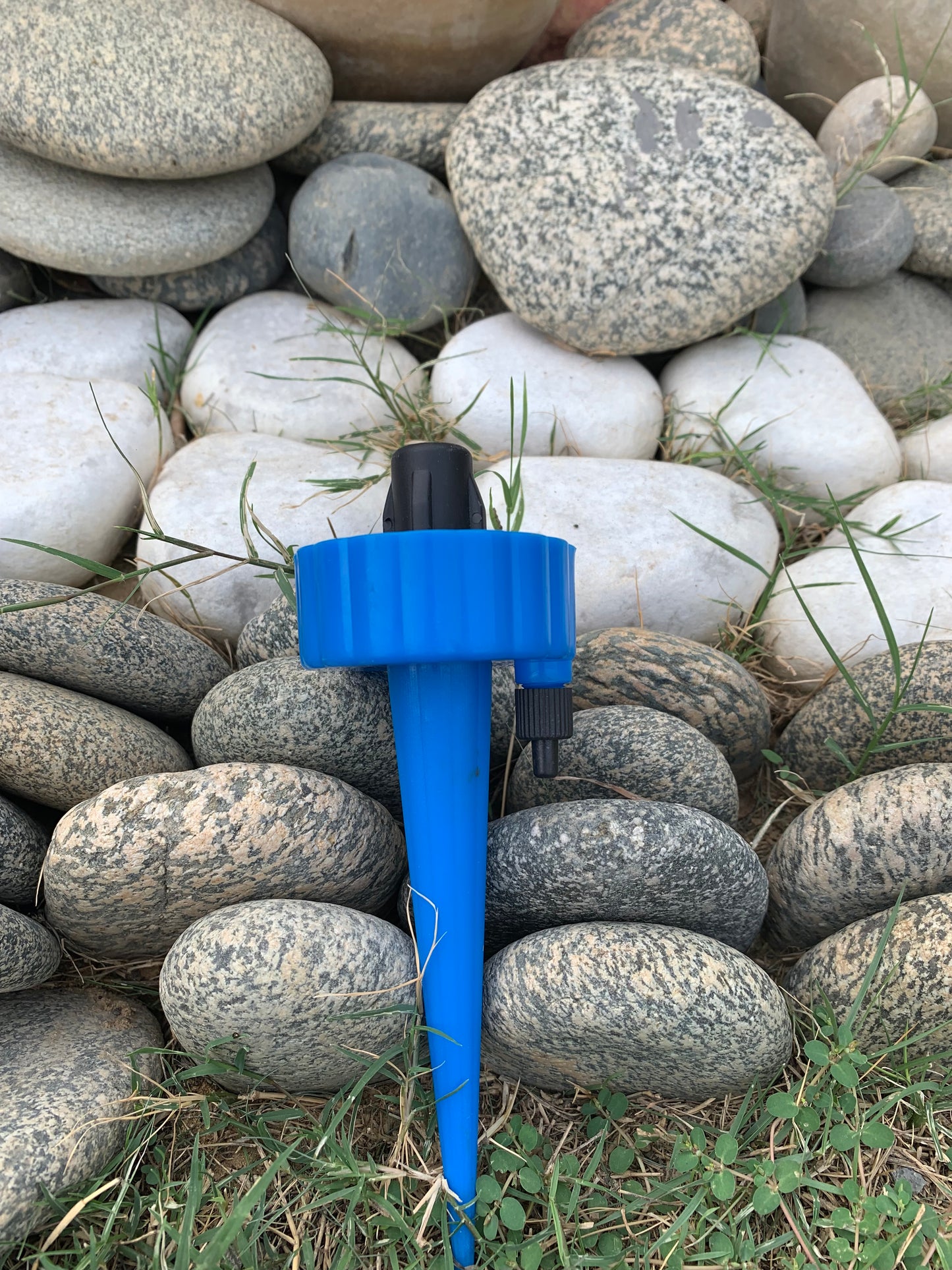 Adjustable Flower Watering Spikes – Automatic Drip Irrigation Pack of 6