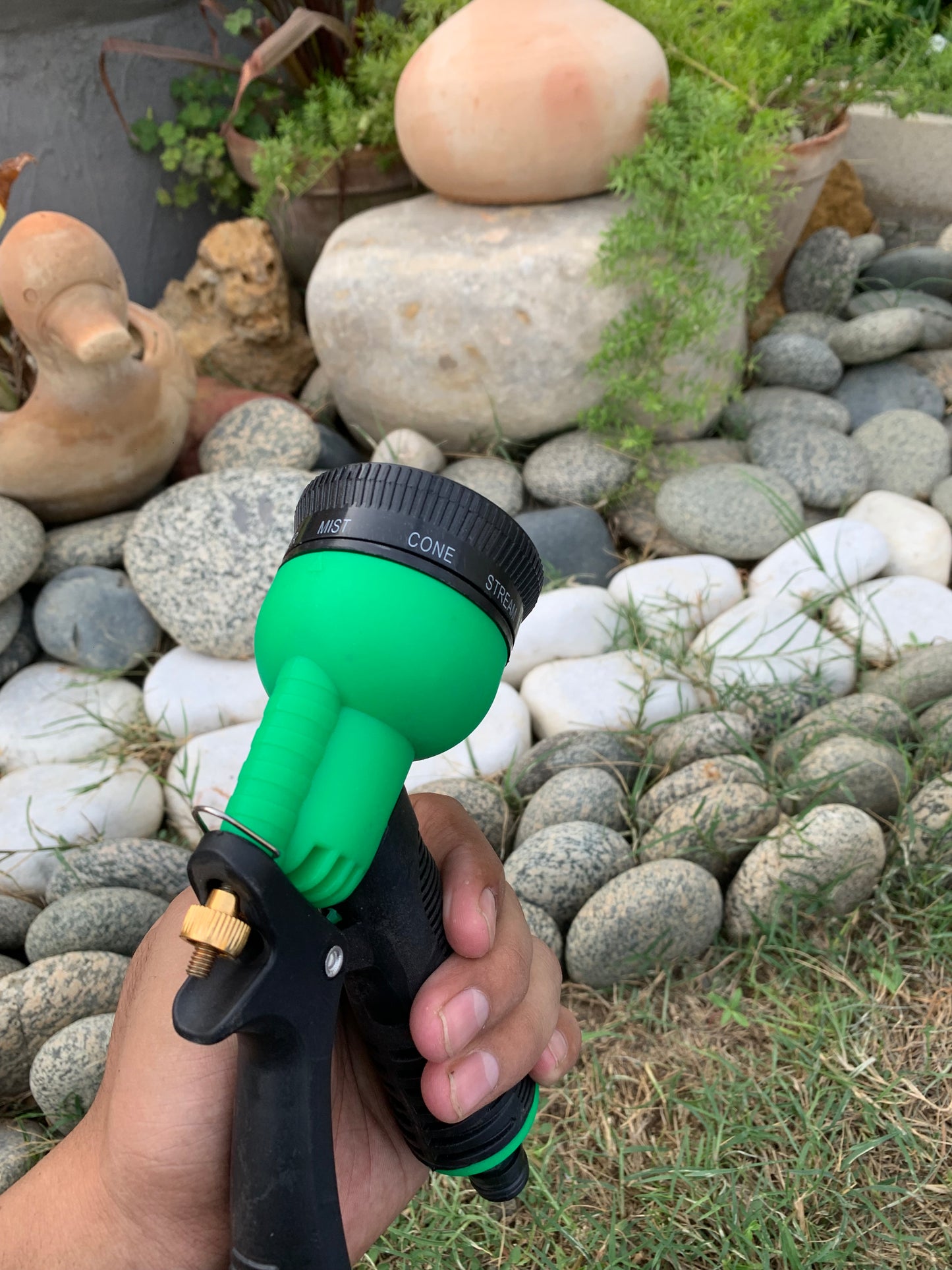 Portable High-Pressure Garden Hose Nozzle – 8 Spray Patterns, Thumb Control On/Off, Ideal for Car Wash & Garden Watering